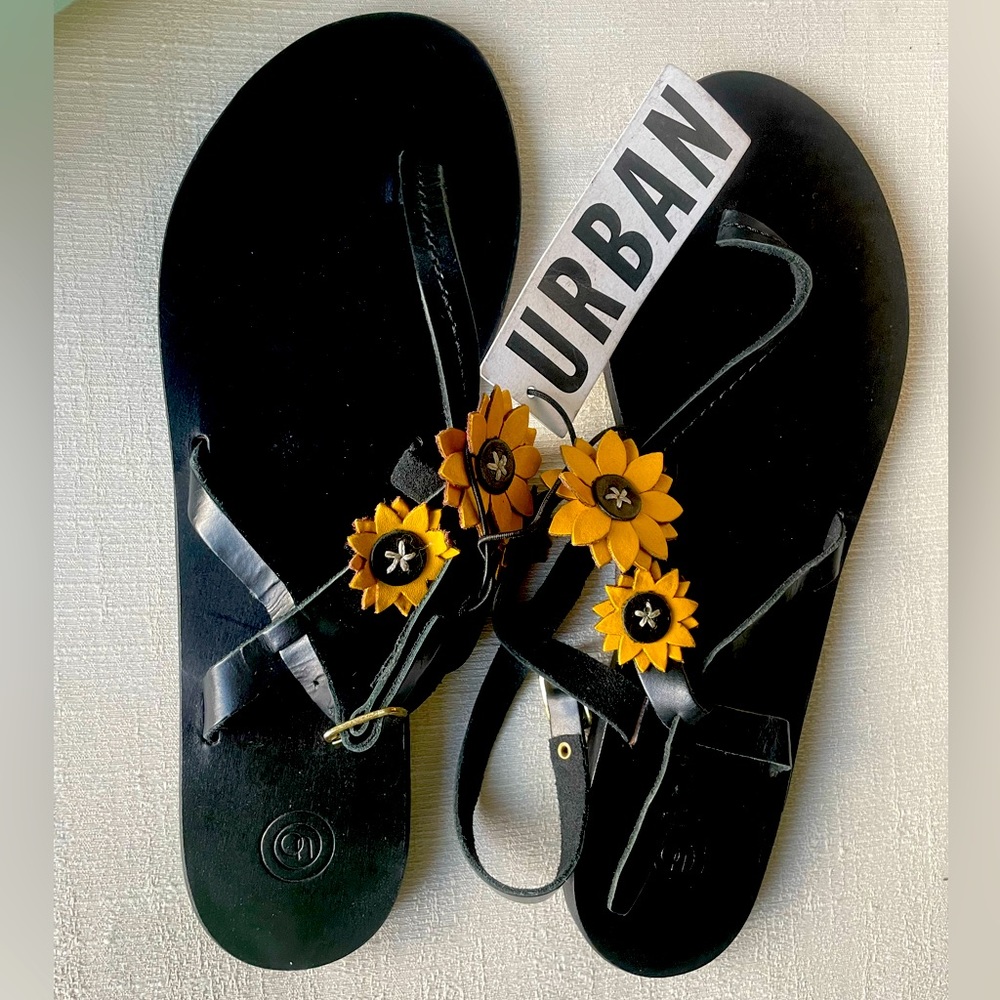 Urban outfitters sunflower flats sandals sz. 9